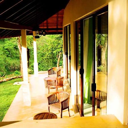 Hôtel Aqua Exotica Wellness Retreat à Gampola Extérieur photo